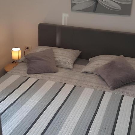 Apartment Puntamika Villa De Rosa - Ground Floor Zadar Eksteriør bilde