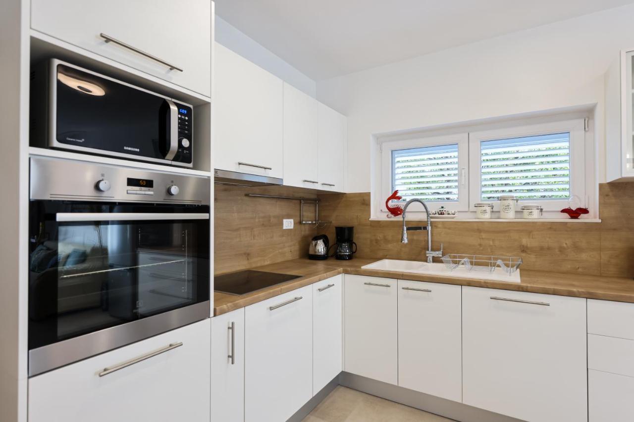 Apartment Puntamika Villa De Rosa - Ground Floor Zadar Eksteriør bilde