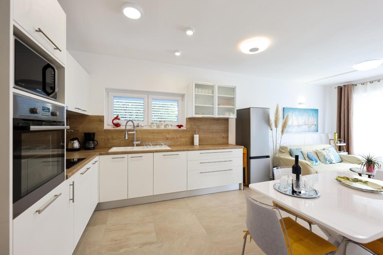 Apartment Puntamika Villa De Rosa - Ground Floor Zadar Eksteriør bilde