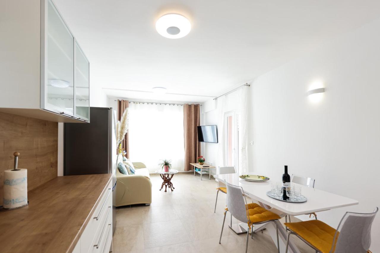 Apartment Puntamika Villa De Rosa - Ground Floor Zadar Eksteriør bilde