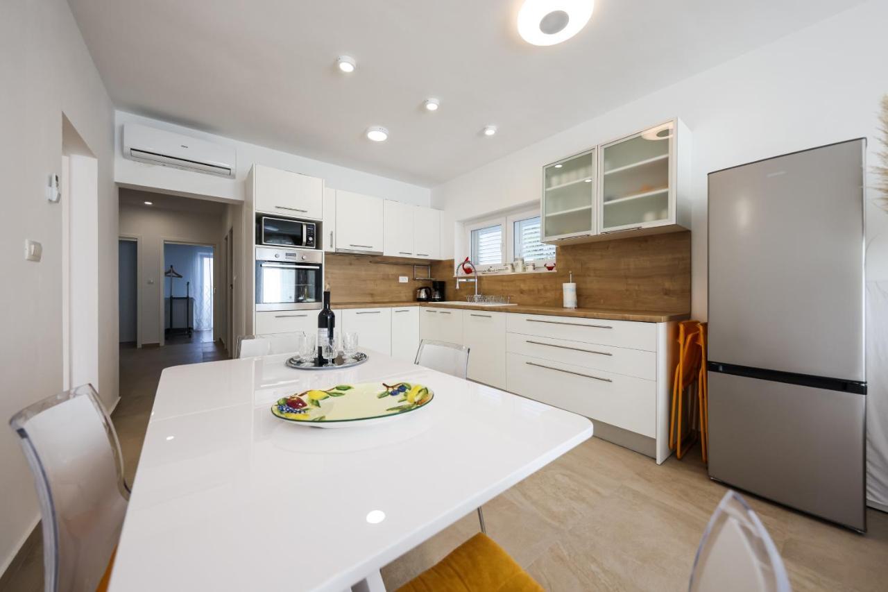 Apartment Puntamika Villa De Rosa - Ground Floor Zadar Eksteriør bilde