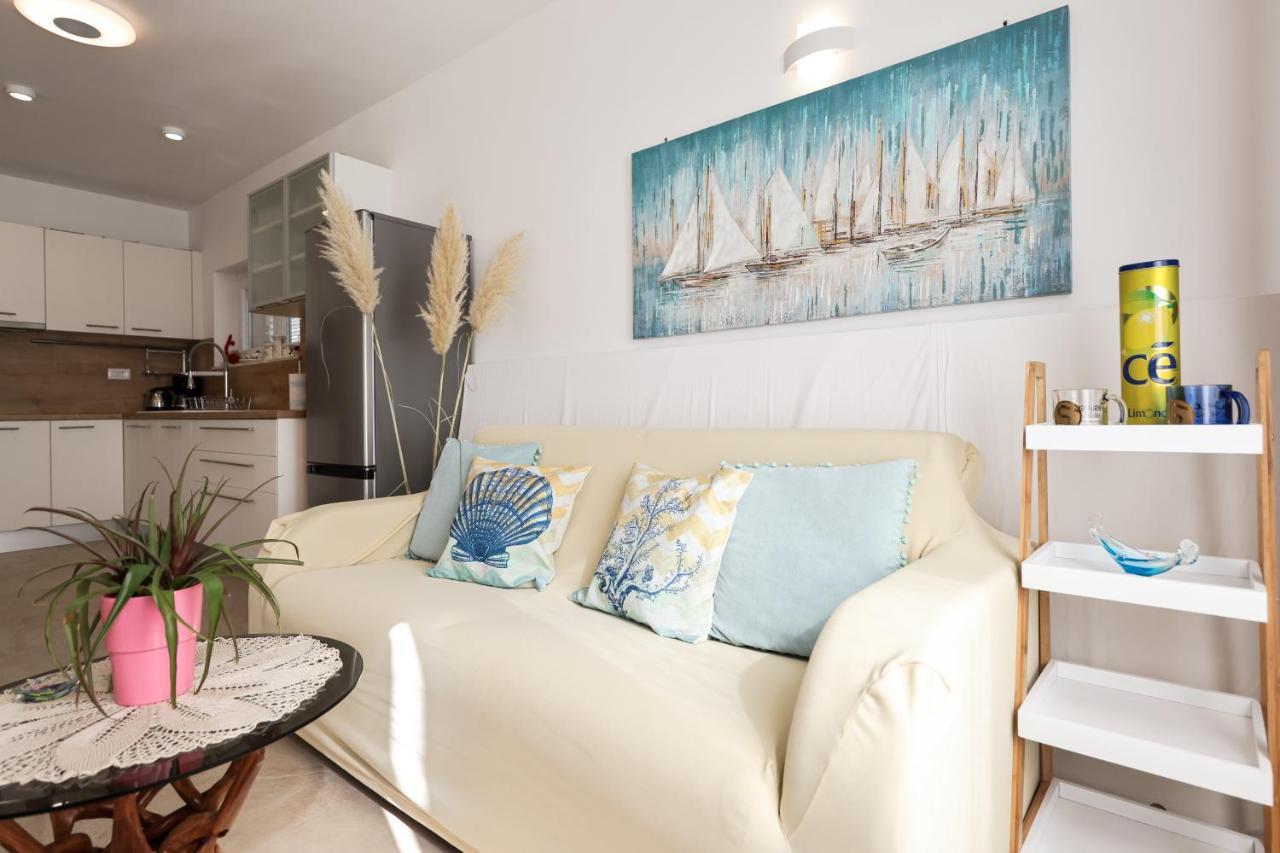Apartment Puntamika Villa De Rosa - Ground Floor Zadar Eksteriør bilde