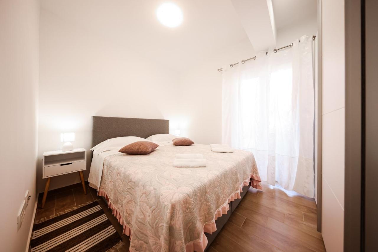 Apartment Puntamika Villa De Rosa - Ground Floor Zadar Eksteriør bilde