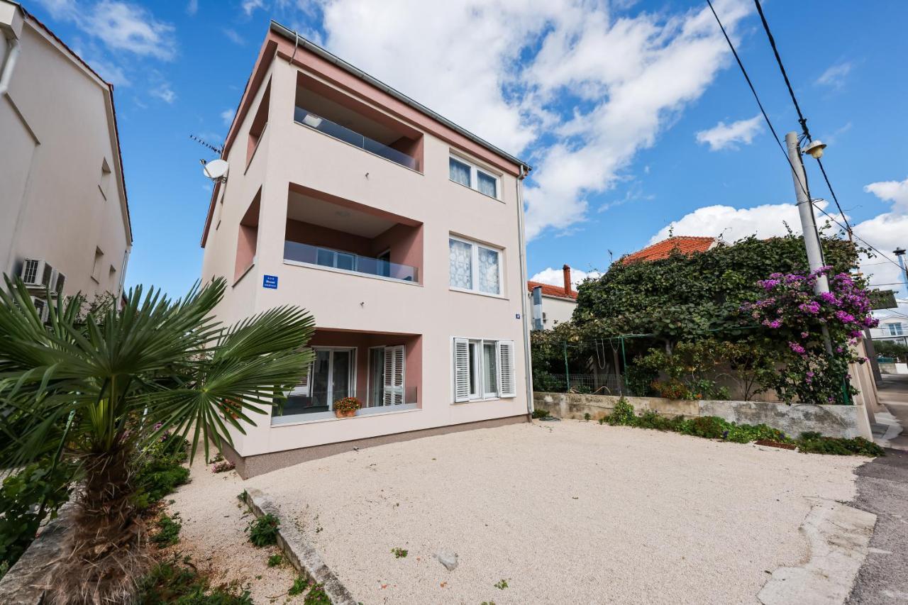 Apartment Puntamika Villa De Rosa - Ground Floor Zadar Eksteriør bilde