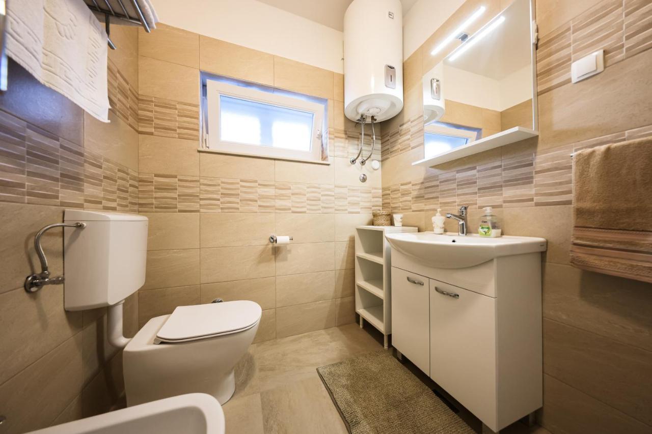 Apartment Puntamika Villa De Rosa - Ground Floor Zadar Eksteriør bilde
